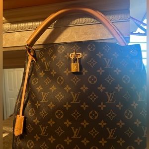 SOLD Louis Vuitton in amazing condition unicorn gaia bag